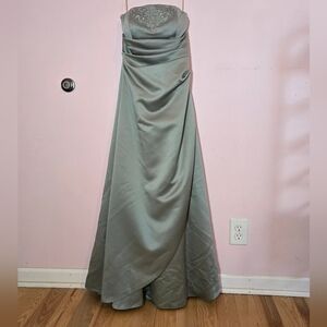David's Bridal Size 2 Satin Green Dress.
